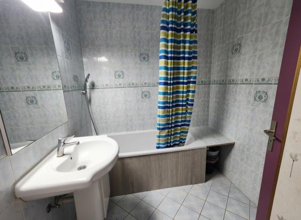 Appartement 4 pièce(s) 74.77 m2 , Balcon , cave et place de parking
