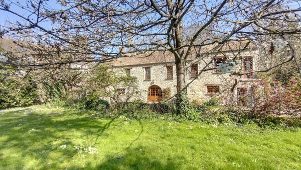 MAISON DE 200M2 ,6 pièces, sur un terrain de 4300M2
