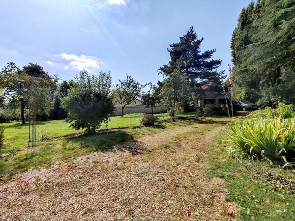 MAISON DE 200M2 ,6 pièces, sur un terrain de 4300M2