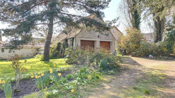 MAISON DE 200M2 ,6 pièces, sur un terrain de 4300M2