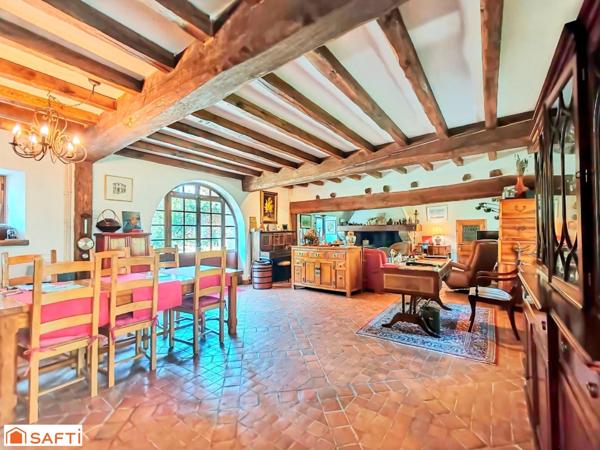 MAISON DE 200M2 ,6 pièces, sur un terrain de 4300M2