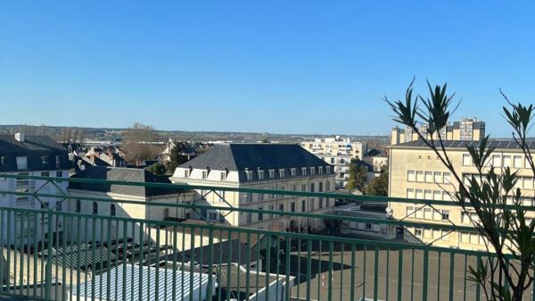 APPARTEMENT F3 DE 69 M² AU 6ème ÉTAGE AVEC TERRASSE AVENUE TREUILLE CHÂTELLERAULT Réf A.84