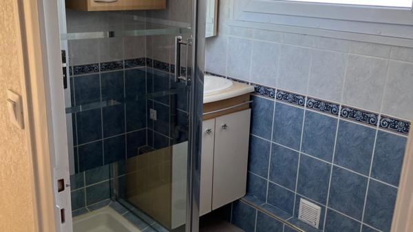 APPARTEMENT F3 DE 69 M² AU 6ème ÉTAGE AVEC TERRASSE AVENUE TREUILLE CHÂTELLERAULT Réf A.84