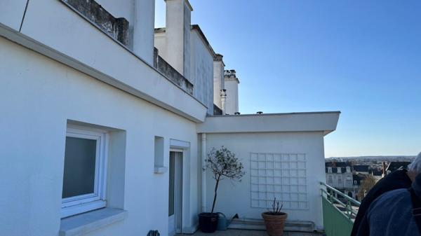 APPARTEMENT F3 DE 69 M² AU 6ème ÉTAGE AVEC TERRASSE AVENUE TREUILLE CHÂTELLERAULT Réf A.84