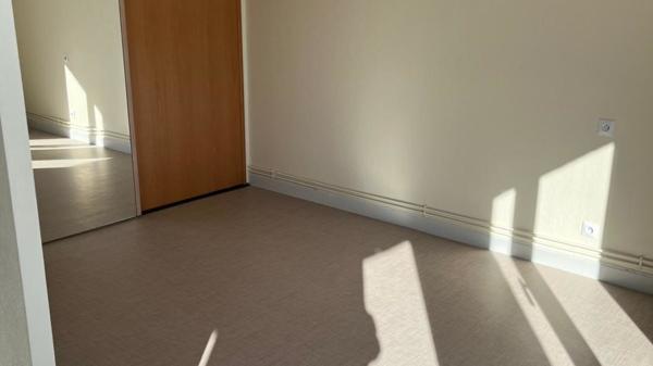 APPARTEMENT F3 DE 69 M² AU 6ème ÉTAGE AVEC TERRASSE AVENUE TREUILLE CHÂTELLERAULT Réf A.84