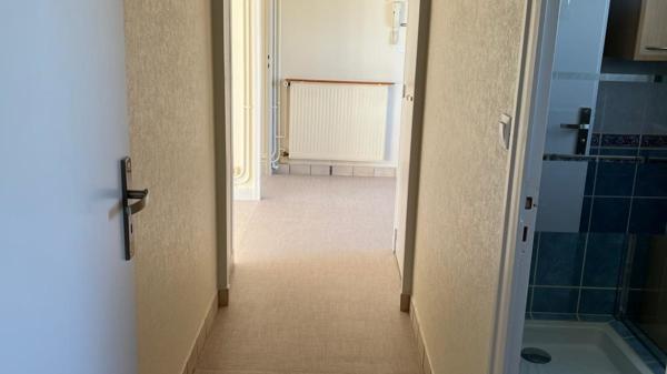 APPARTEMENT F3 DE 69 M² AU 6ème ÉTAGE AVEC TERRASSE AVENUE TREUILLE CHÂTELLERAULT Réf A.84