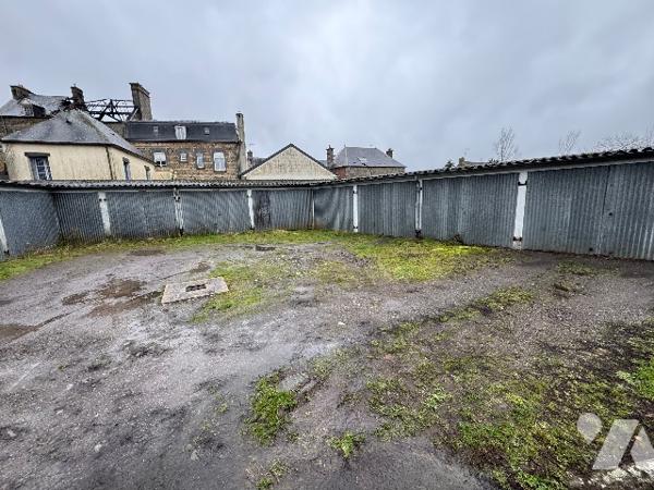A CARROUGES un grand garage