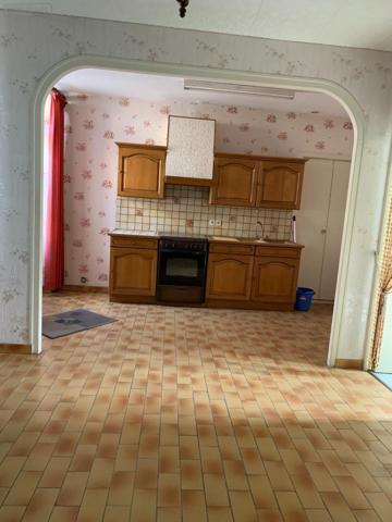 Maison à vendre à Sillé-le-Guillaume dans la Sarthe (72140), ref : MA342