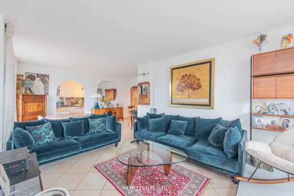 Résidence Parly 2 – Appartement 5 pièces – 108 m² – Dernier étage – Balcon & loggia – Garage box