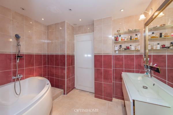 Résidence Parly 2 – Appartement 5 pièces – 108 m² – Dernier étage – Balcon & loggia – Garage box