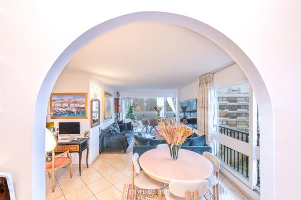 Résidence Parly 2 – Appartement 5 pièces – 108 m² – Dernier étage – Balcon & loggia – Garage box