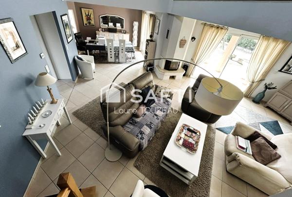 Villa bord de mer construction traditionnelle beaux volumes dans secteur privilégié golf port plage forêt proche commerces.