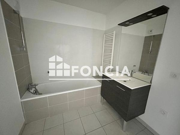 Location Appartement 3 pièces 71.7 m² - 2 ALLEE GERDA TARO Villeurbanne 69100