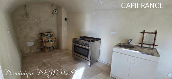 Ardèche, Maisons en pierres, bien athypique à finir de décorer selon vos envies.