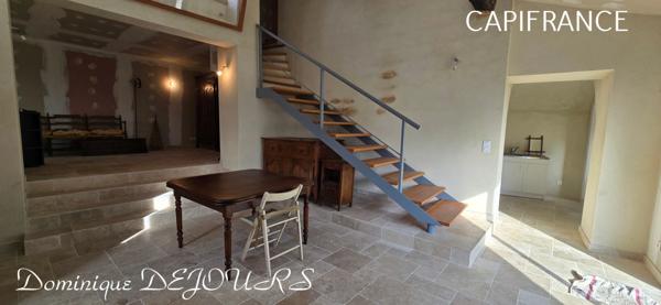 Ardèche, Maisons en pierres, bien athypique à finir de décorer selon vos envies.