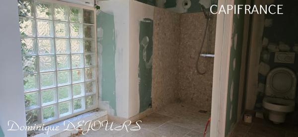 Ardèche, Maisons en pierres, bien athypique à finir de décorer selon vos envies.