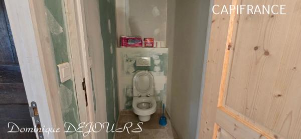 Ardèche, Maisons en pierres, bien athypique à finir de décorer selon vos envies.