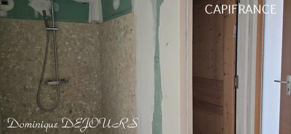 Ardèche, Maisons en pierres, bien athypique à finir de décorer selon vos envies.