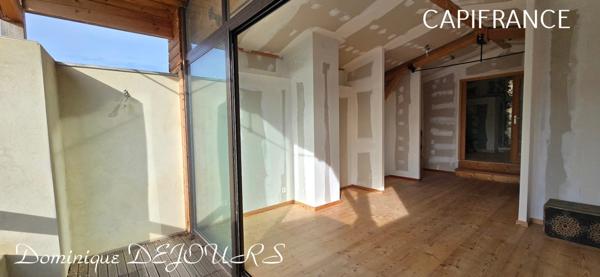 Ardèche, Maisons en pierres, bien athypique à finir de décorer selon vos envies.