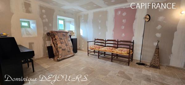 Ardèche, Maisons en pierres, bien athypique à finir de décorer selon vos envies.