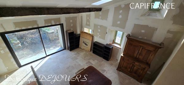 Ardèche, Maisons en pierres, bien athypique à finir de décorer selon vos envies.