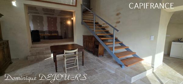 Ardèche, Maisons en pierres, bien athypique à finir de décorer selon vos envies.