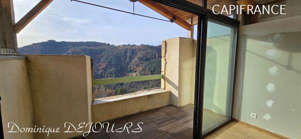 Ardèche, Maisons en pierres, bien athypique à finir de décorer selon vos envies.