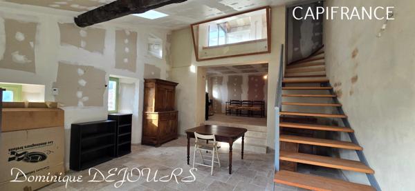 Ardèche, Maisons en pierres, bien athypique à finir de décorer selon vos envies.