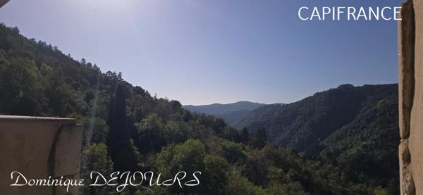 Ardèche, Maisons en pierres, bien athypique à finir de décorer selon vos envies.