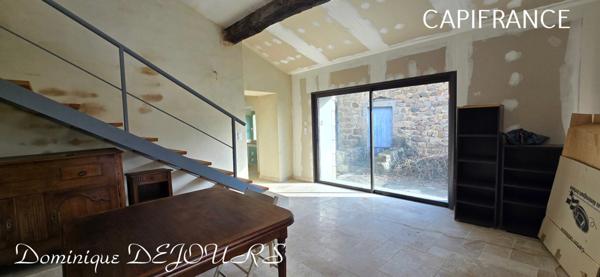 Ardèche, Maisons en pierres, bien athypique à finir de décorer selon vos envies.