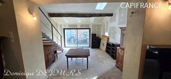 Ardèche, Maisons en pierres, bien athypique à finir de décorer selon vos envies.