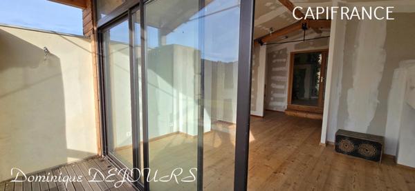 Ardèche, Maisons en pierres, bien athypique à finir de décorer selon vos envies.