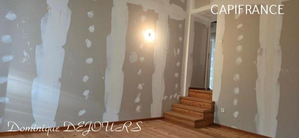 Ardèche, Maisons en pierres, bien athypique à finir de décorer selon vos envies.