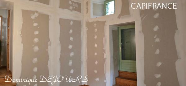 Ardèche, Maisons en pierres, bien athypique à finir de décorer selon vos envies.