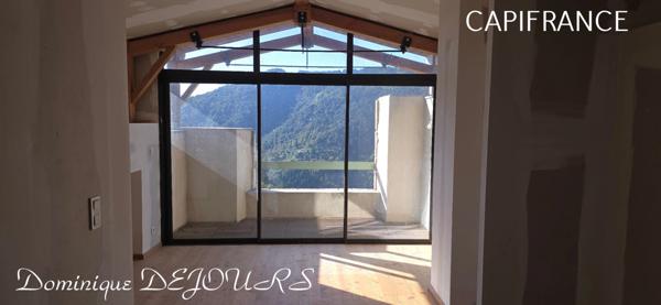 Ardèche, Maisons en pierres, bien athypique à finir de décorer selon vos envies.