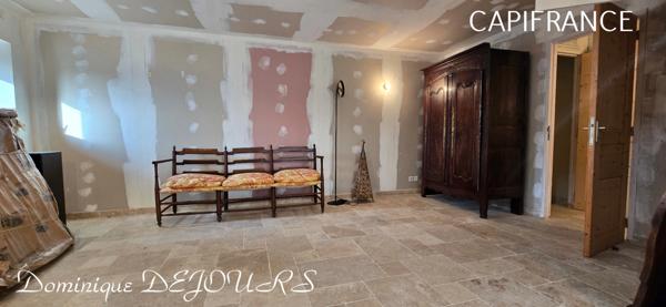 Ardèche, Maisons en pierres, bien athypique à finir de décorer selon vos envies.