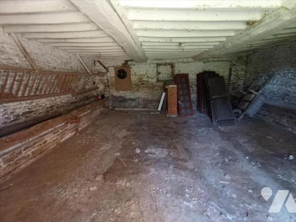 A 5 min de la ville de Condé sur Noireau , une maison ancienne au calme dans un endroit verdoya...