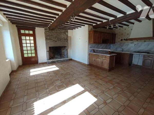 A 5 min de la ville de Condé sur Noireau , une maison ancienne au calme dans un endroit verdoya...