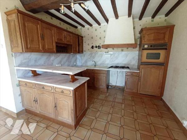 A 5 min de la ville de Condé sur Noireau , une maison ancienne au calme dans un endroit verdoya...