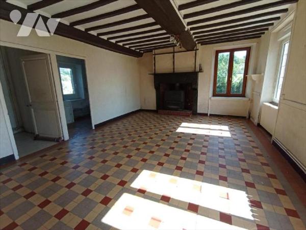 A 5 min de la ville de Condé sur Noireau , une maison ancienne au calme dans un endroit verdoya...