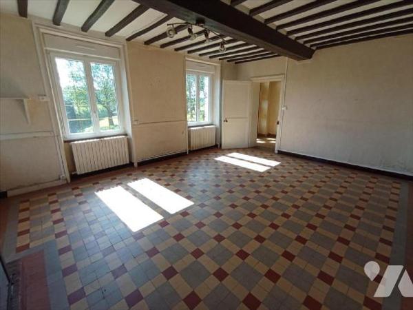 A 5 min de la ville de Condé sur Noireau , une maison ancienne au calme dans un endroit verdoya...