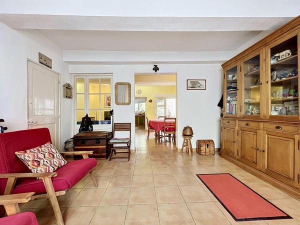 Maison de ville 6 pièces – Charme & extérieurs