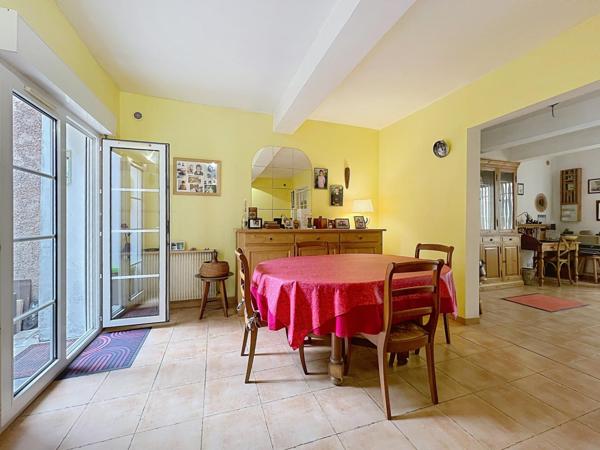 Maison de ville 6 pièces – Charme & extérieurs