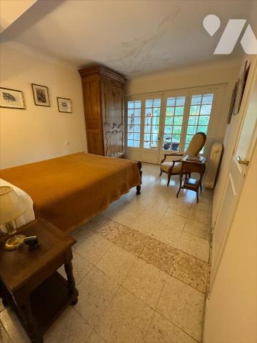 IDEALEMENT PLACEE, HABITATION DE VILLE AVEC JARDIN