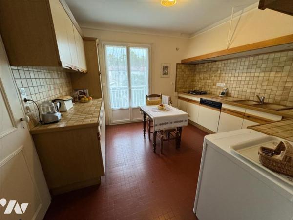 IDEALEMENT PLACEE, HABITATION DE VILLE AVEC JARDIN