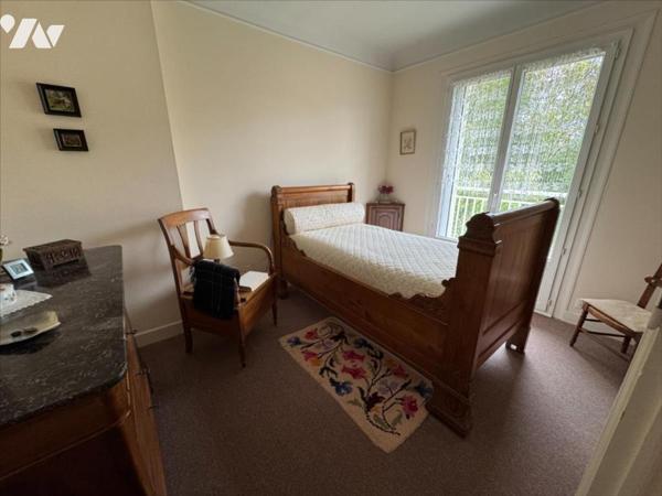 IDEALEMENT PLACEE, HABITATION DE VILLE AVEC JARDIN