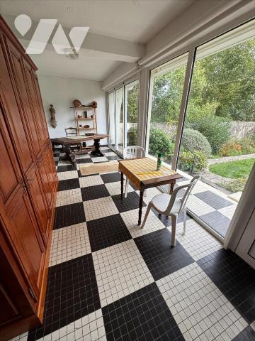 IDEALEMENT PLACEE, HABITATION DE VILLE AVEC JARDIN