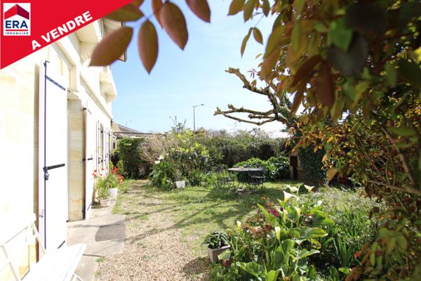 33440 AMBARES ET LAGRAVE  - Maison 7 pièces A VENDRE sur 2700 m² de terrain.