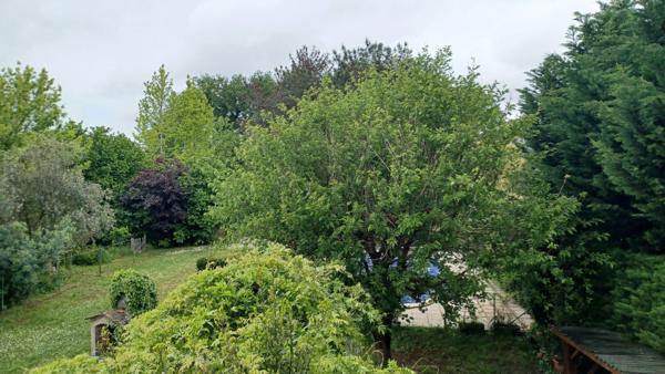 33440 AMBARES ET LAGRAVE  - Maison 7 pièces A VENDRE sur 2700 m² de terrain.