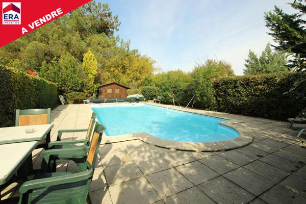 33440 AMBARES ET LAGRAVE  - Maison 7 pièces A VENDRE sur 2700 m² de terrain.